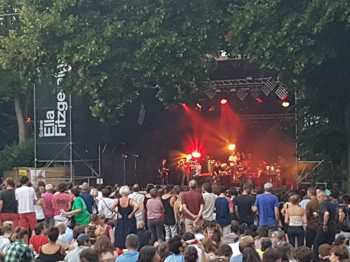 ZioLele's tweet photo. Snarky Puppy!!! Scène Ella Fitzgerald, parc La Grange, Geneva #SnarkyPuppy #EllaFitzgetald #Geneva #ParcLaGrange https://t.co/GMPwJacQj2
