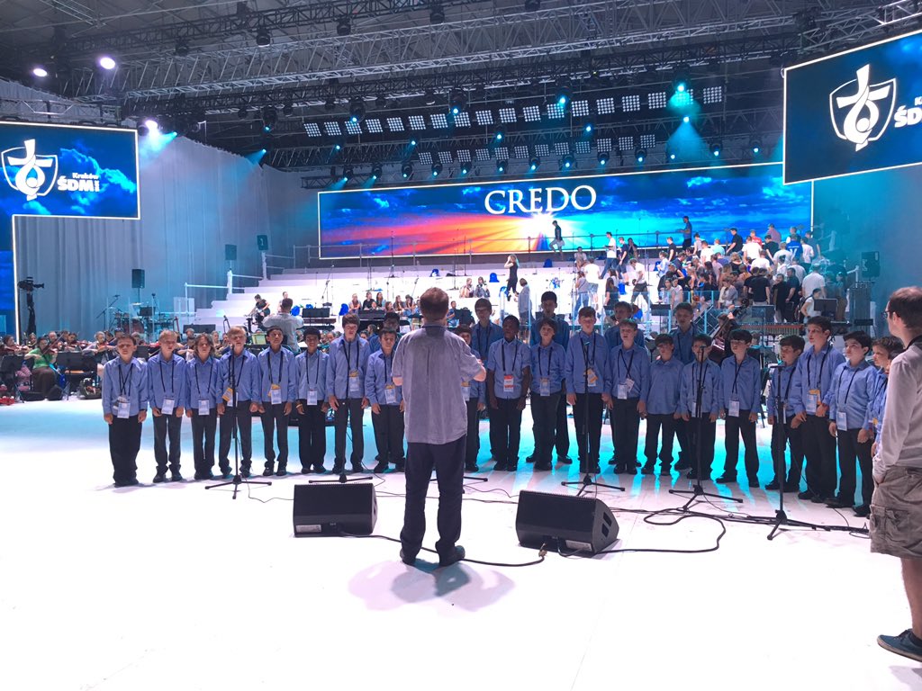 Big gig no. 2 - 300,000 people and no gear to carry. Perfect.