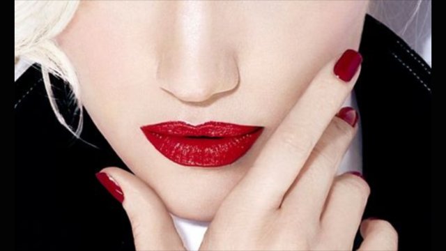 JanieGAR's tweet photo. @gwenstefani - the Most ICONIC Red Lips, Ever-!!!   #NationalLipstickDay https://t.co/Znq0y57zp2