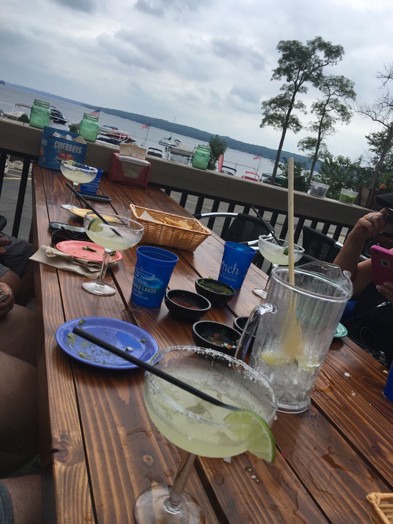 DJRusty64's tweet image. Margarita at the Finch. Then back out on the lake.