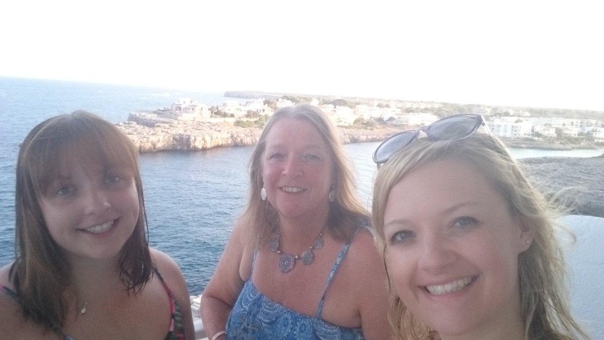 HayleyHammond_'s tweet photo. What a lovely holiday it's been now to get home #delaycentral https://t.co/0FsBVvCoI0
