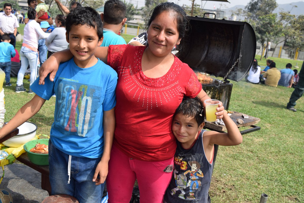 limaserpar's tweet photo. Familias disfrutan de una rica parrillada por #FiestasPatrias en el #parquezonal #Huiracocha. https://t.co/7vjud3ouhf