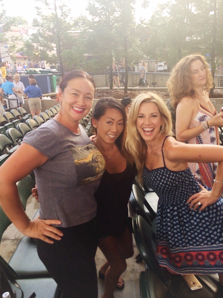 Dancypants's tweet photo. @KrisKling Been a few yrs since college but thinkin of rushing sorority again 😂 Great to meet you! https://t.co/boV2clHJfE