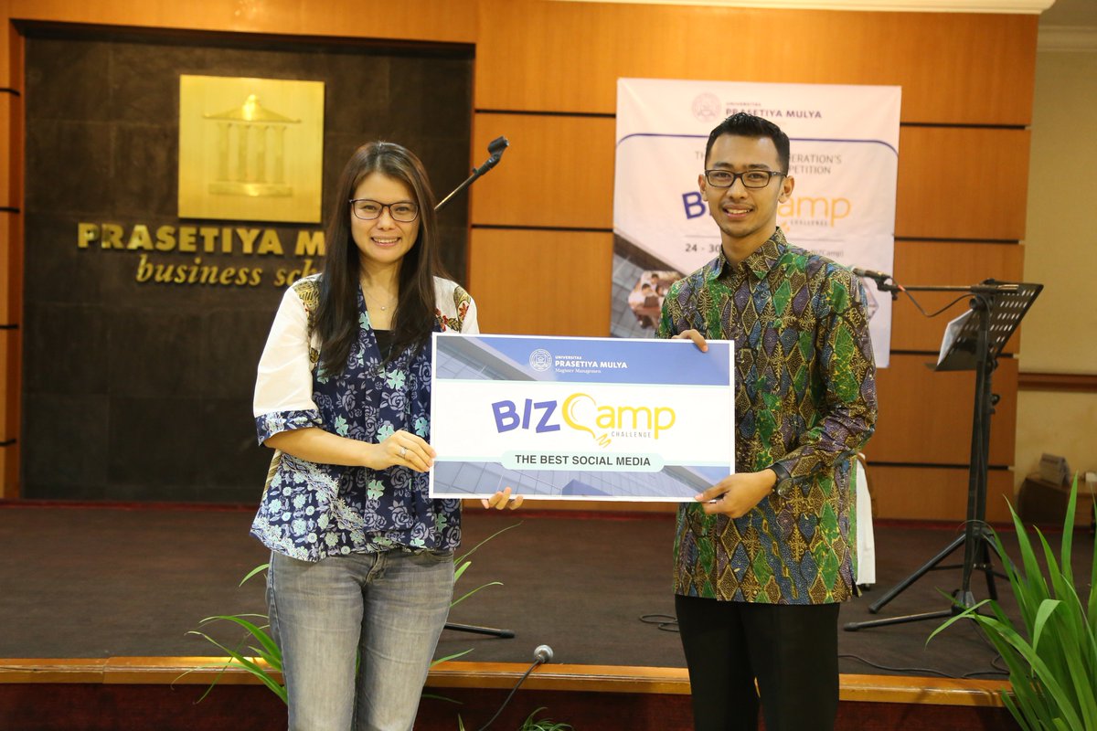 [AWARDING NIGHT - 290616] Penghargaan "BEST SOCIAL MEDIA" diraih oleh: - Wildan Asysyaibani -  #BIZCAMP2016