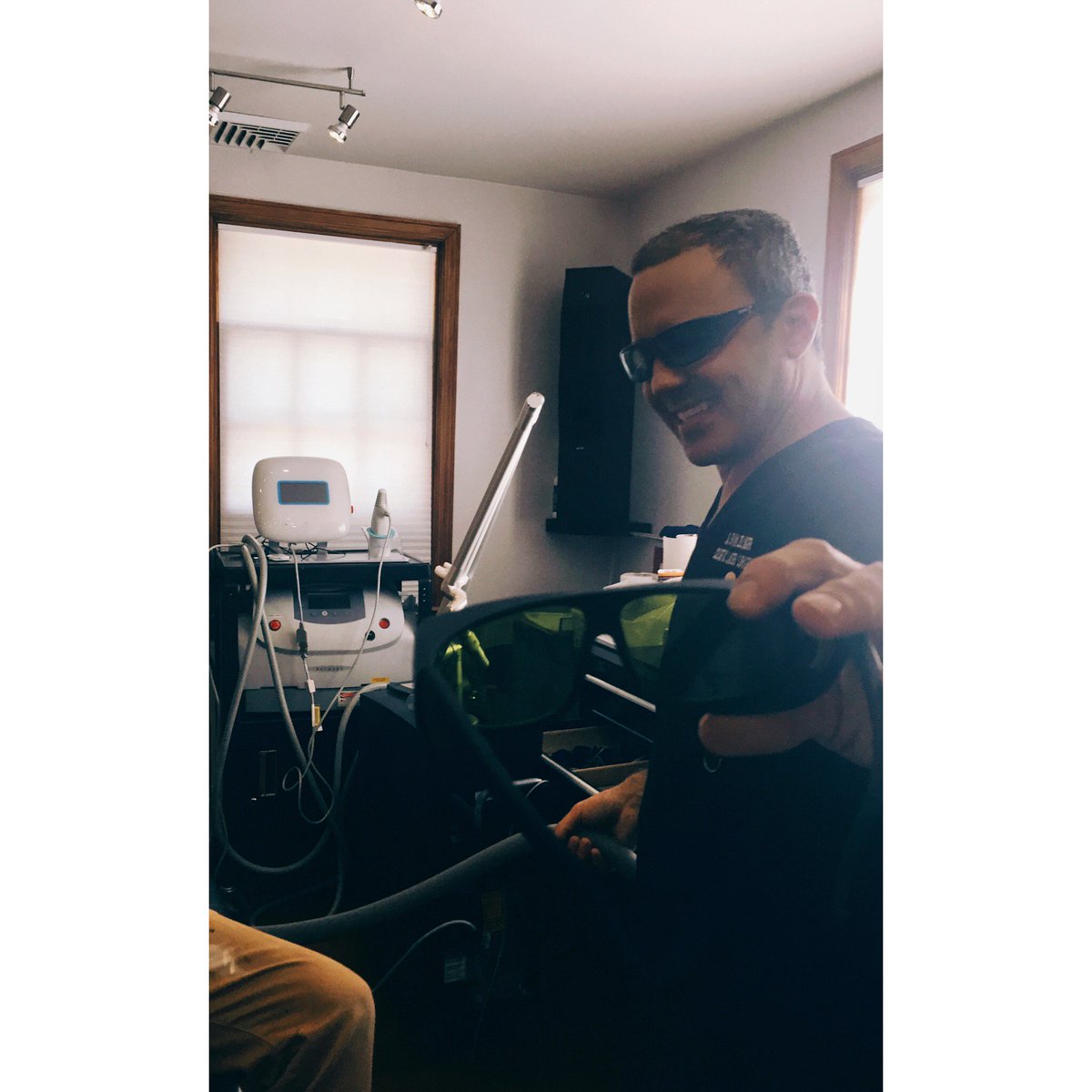PhilaLaser's tweet photo. Safety first! Dr. Zelinger & his patients always don protective #eyewear during all #laserprocedures. https://t.co/aMO29VFwen