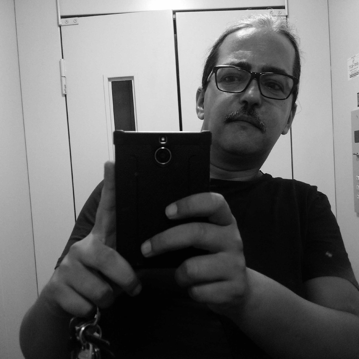 lyooba's tweet photo. Kad kose raspletem, isti sam onaj brka iz sela u kom živi rođak
#HelloMoustache #GoodbyeGoatee https://t.co/SVMo9KmeEx