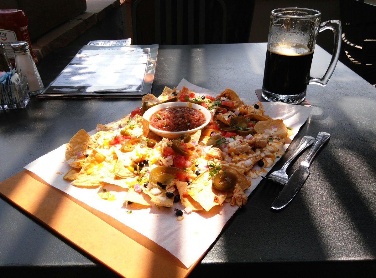 anyisi's tweet photo. Here's a beer and some nachos to the end of the 1st Half! #RoadTrip #2016 #RockBottomBrewery #LifeWellDone #beer https://t.co/yWyS6AH0Og