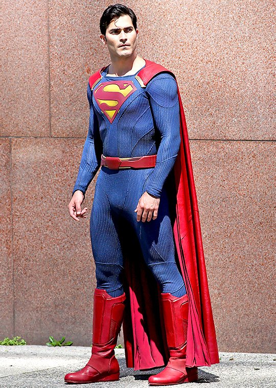 blaineswolf's tweet photo. DO YOU EVER JUST DIE??? #superman #Supergirl #TylerHoechlin https://t.co/fLsuX8SQTY