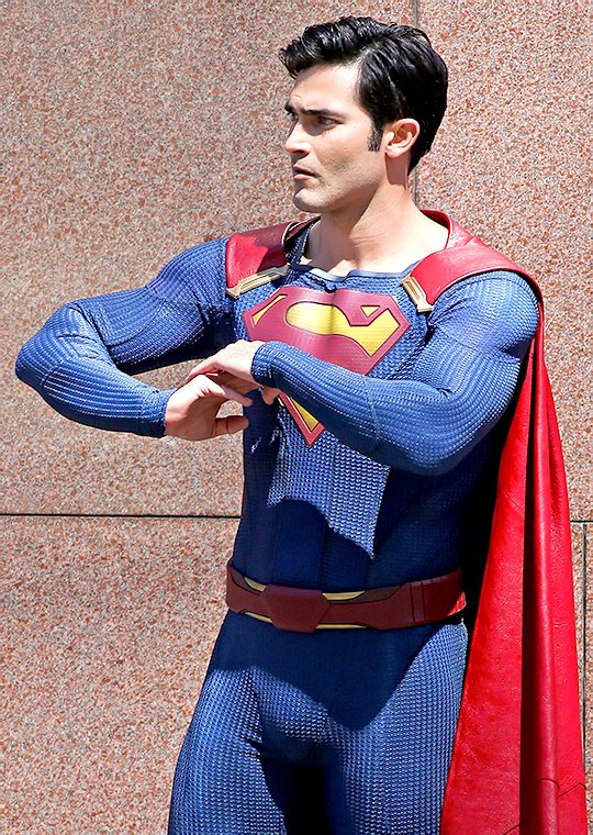 blaineswolf's tweet photo. DO YOU EVER JUST DIE??? #superman #Supergirl #TylerHoechlin https://t.co/fLsuX8SQTY