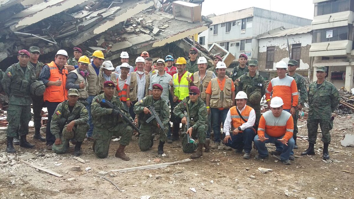 EGDT_Manabi's tweet photo. .@JoseBernal60 @ObrasPublicasEc se cumplió con éxito la voladura del centro comercial #Portoviejo #100DiasDePie https://t.co/dikNFeRUNI