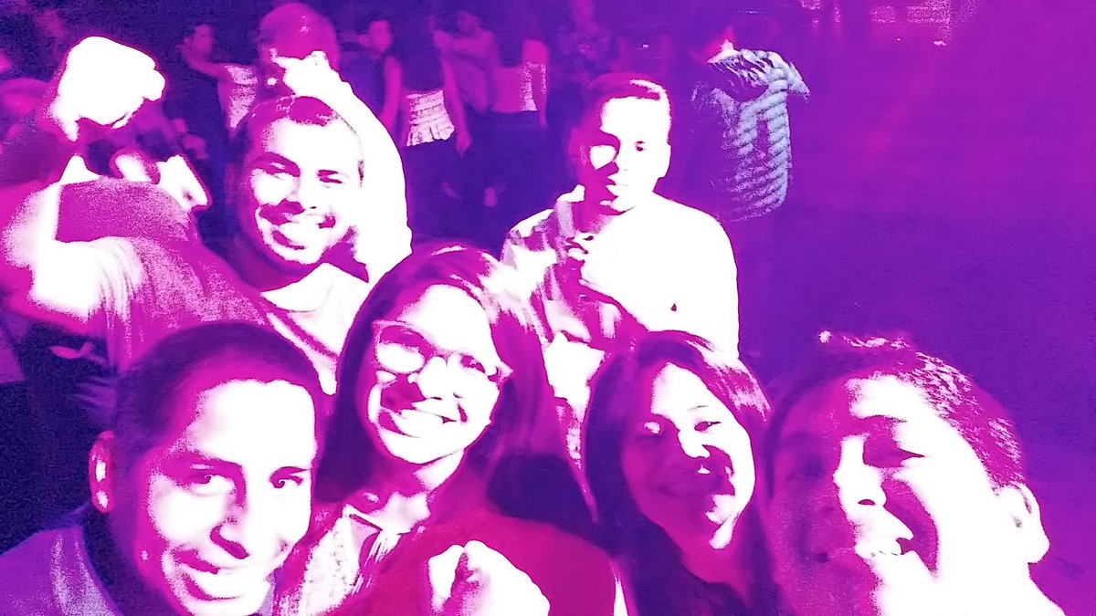 DavidCremaU's tweet photo. Epaaaa Gozaaaaa. @rodobarriosayon @Cesar_PerezV @LauMontoya9 @ClaudiaChavez03. #ToroBar #SacaelMoco 😈🔪 https://t.co/mfNCHQjrn4