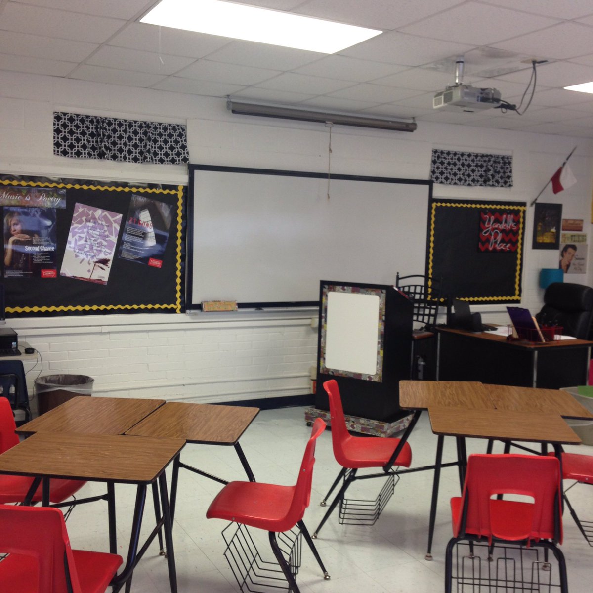 YandellsPlace's tweet photo. Start of last year vs. start of this year. #secondaryturnedelementary #KidsDeserveIt #LearnLAP #altseating https://t.co/9TYbfgQRlx