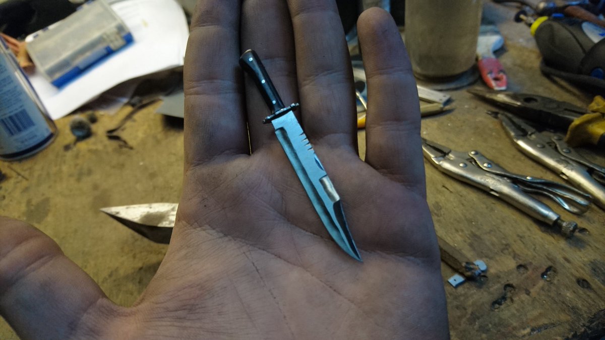ShadowFergo's tweet image. 1/6 scale Myers Bowie Knife (Halloween) made by me in stainless steel with wooden handle inspired by @TonySwatton