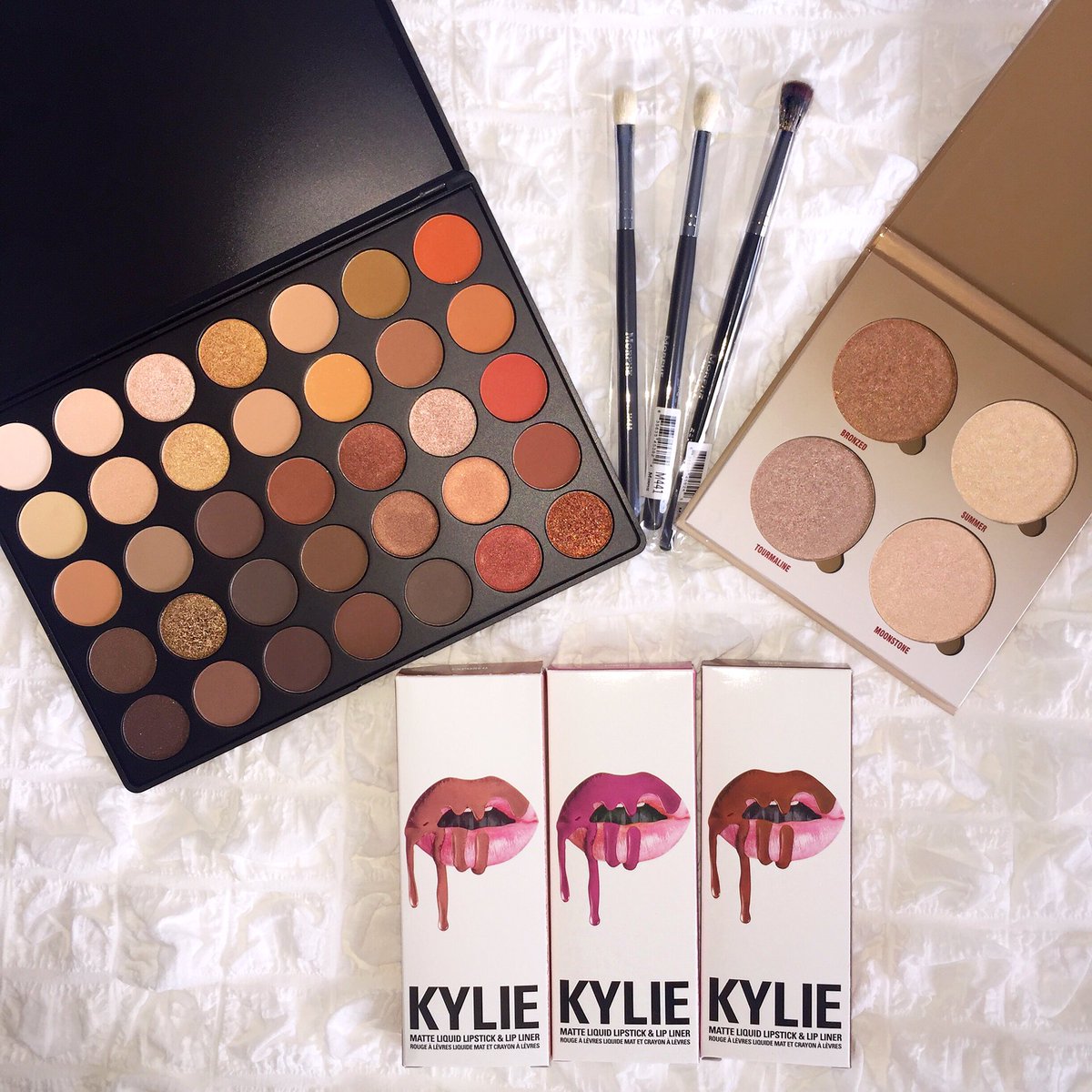 tinahalada's tweet image. In honor of hitting 30k on Instagram and 10k on Youtube... It&apos;s time for a GIVEAWAY✨💕
(Read all rules for entry)