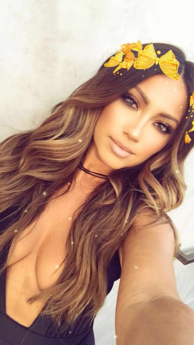 Snaps wearing #BurciagaBlends extensions @BellamiHair Ombr&eacute; 2/24 &amp; 2/8 Hair by @taunidawson | makeup<a href="/tag/burciagablends"class="tags">#BurciagaBlends</a><a class="tags" target="_blank" title="On Twitter" href="/?out=eyJ0eXAiOiJKV1QiLCJhbGciOiJIUzUxMiJ9.eyJpYXQiOjE3MjA4MTkzODksImlzcyI6InR3cG9ybnN0YXJzLmNvbSIsIm5iZiI6MTcyMDgxOTM4OSwiZXhwIjoxNzUyMzU1Mzg5LCJyZWRpcmVjdF91cmwiOiJodHRwczovL3R3aXR0ZXIuY29tL0JlbGxhbWlIYWlyIn0.zOjbsWqllv94W04PwwS2wP6XDi_R2aC6_Beo61Fz5oJPqfSwmk7Ob9OuiJCsWK43d6E1PK4Ctki4zKuA-huZLQ">@BellamiHair</a>