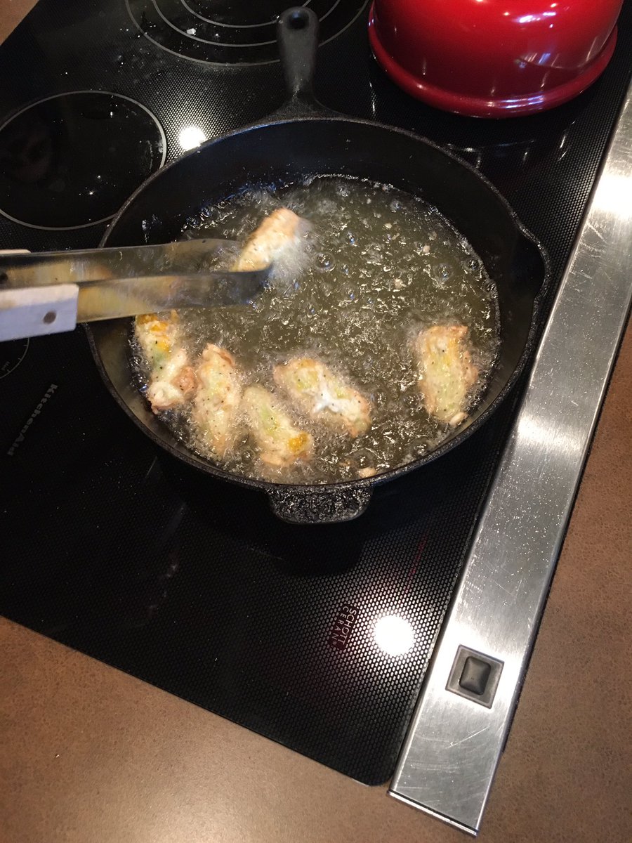 blakeshelton's tweet photo. Eating fried squash flowers and @tmkansas and @jmkansas house.. #fancyshit https://t.co/Y5sTQzLpYZ