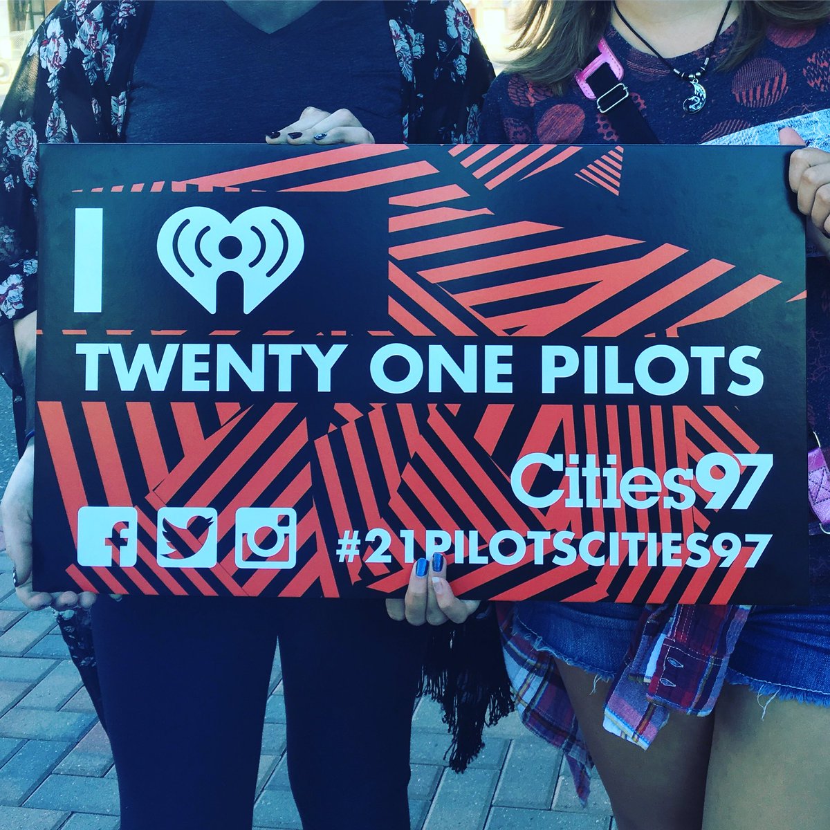 Gwen_Boer's tweet photo. #21pilotscities97 https://t.co/u0A4AgAcNT