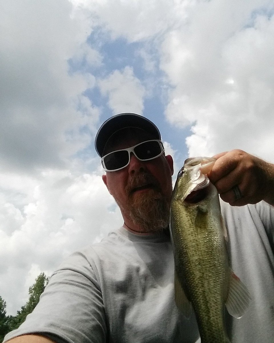 bbonwell38's tweet photo. Contour worm gettin it done. .#netbait #Ardent #SharpShooterCustomTackle #2KJIGS #5X3FISHING #esoxrods https://t.co/cbhzNl5kzk