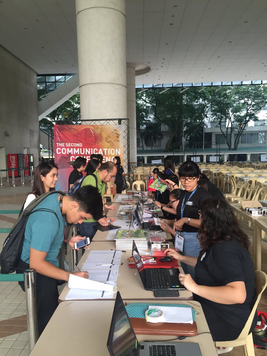 DLSUCommCon's tweet photo. Our team is ready! #CommConRevolution #DLSUCommCon https://t.co/j2Zo8SWfPG