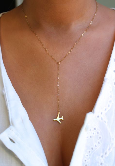 TheBBelt's tweet photo. Accessories are always relevant, pair this cute gold necklace with your B Belt and you're good to go! #BBelt #Travel https://t.co/Qy1XlCR5WS