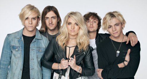 RIKERP4JERO's tweet photo. COMO NO AMARLOS SI SON PERFECTOS SON ELLOS MISMO #R5BTS #R5BTS https://t.co/7yvxMVuwda
