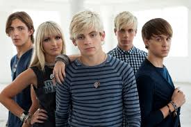 RIKERP4JERO's tweet photo. COMO NO AMARLOS SI SON PERFECTOS SON ELLOS MISMO #R5BTS #R5BTS https://t.co/7yvxMVuwda