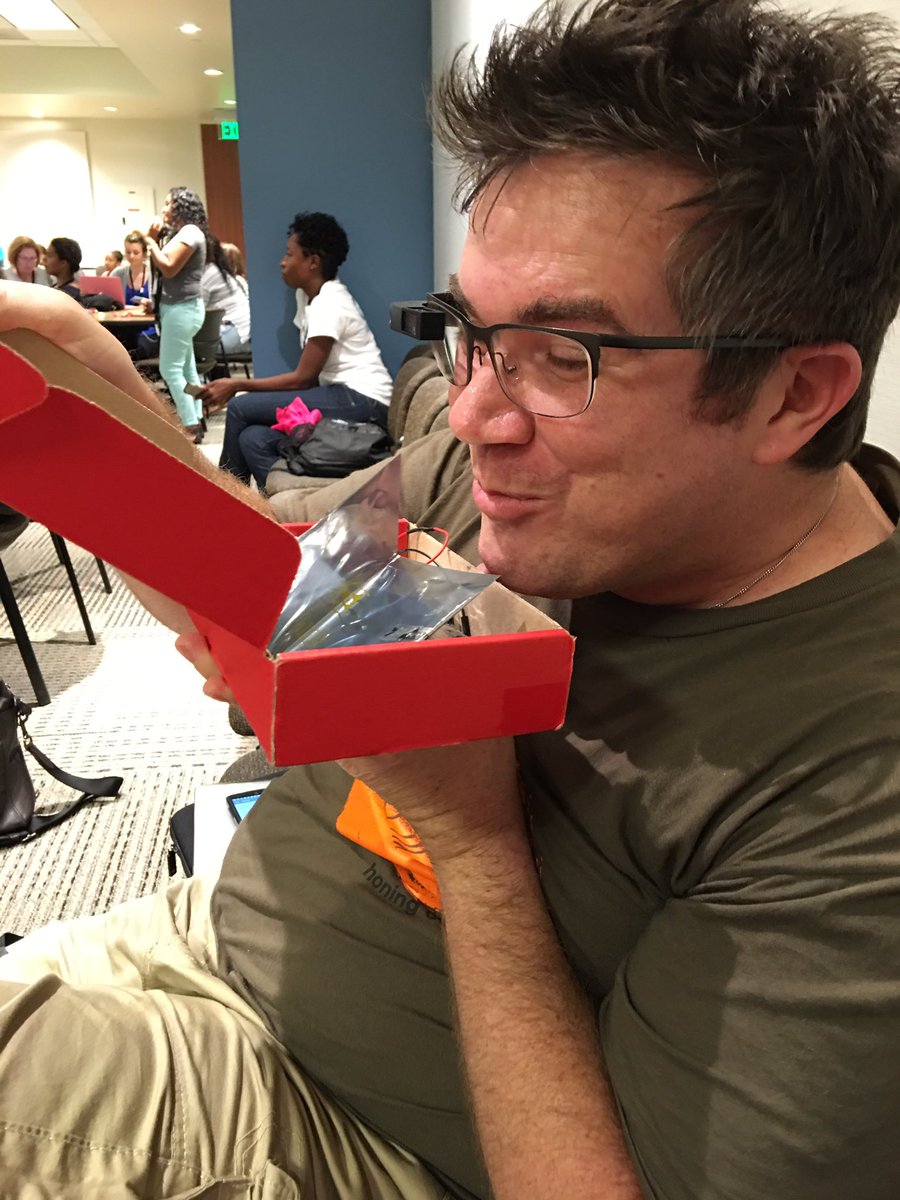 UIBusyBetty's tweet image. #WWCATLHack #WWCode New hardware smell is the best pre-code buzz! @WomenWhoCode