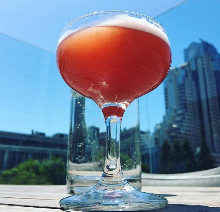 bbarsf's tweet photo. There is no better way to celebrate #Friday than with #HappyHour at #BbarSF & it starts NOW!! Join us! #SFdrinks https://t.co/RL1DwAxlUt