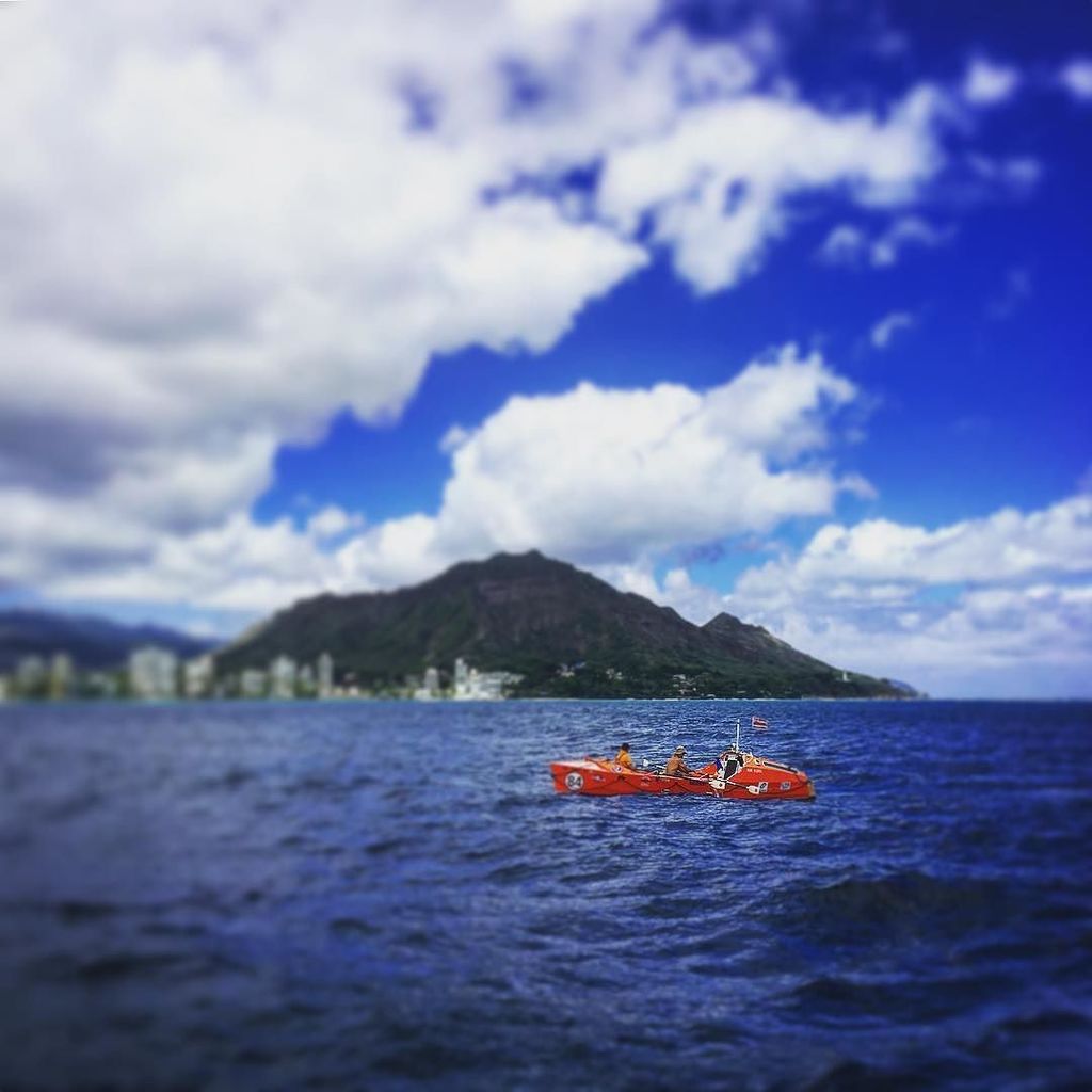 NewOceanWave's tweet image. Row Aloha finish the #greatpacificrace and row past Diamond Head towards #waikikiyachtclub