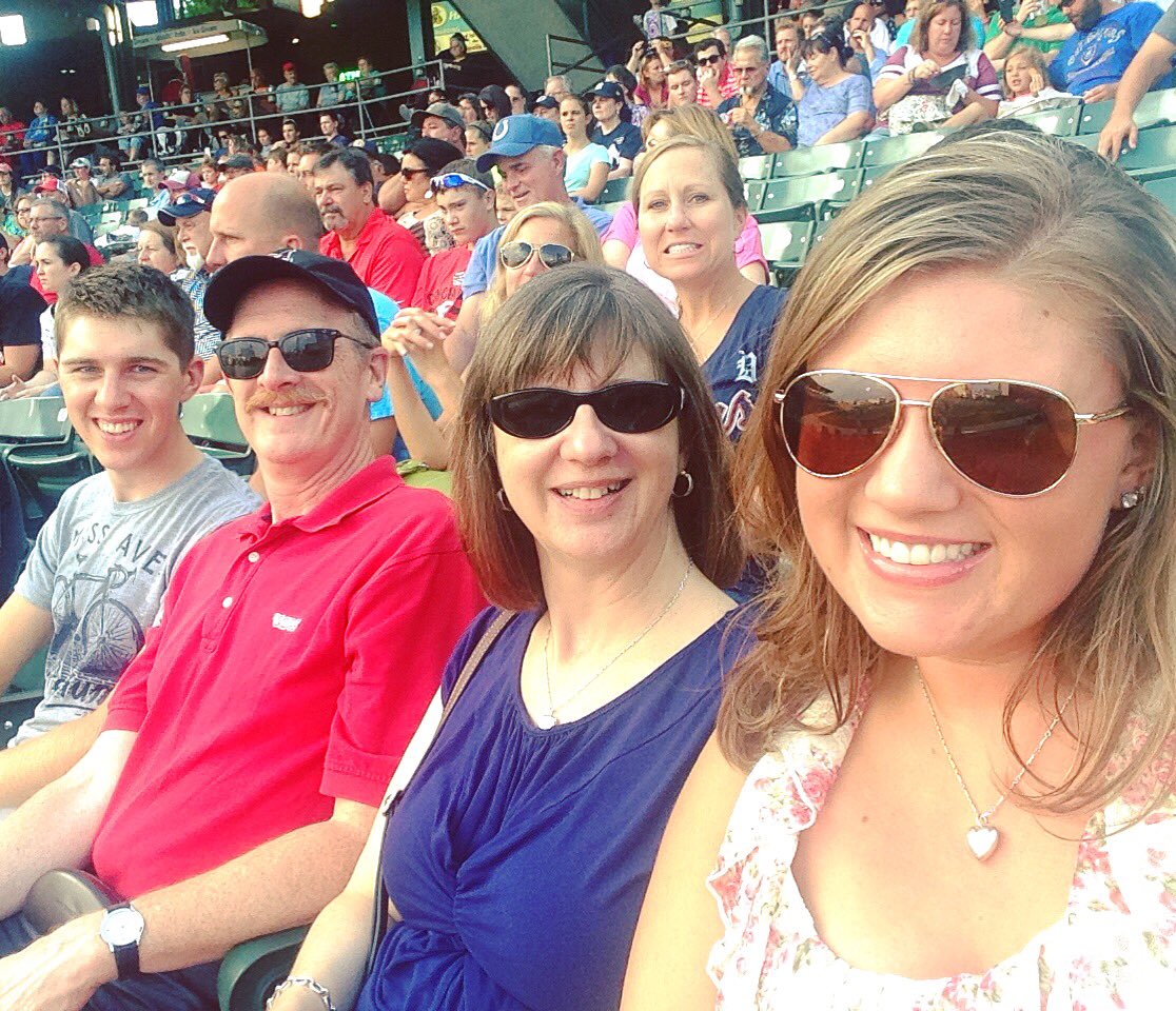 emdeitch's tweet photo. Indians game with the fam! ❤️⚾️👏🏼 @indyindians #VF20 #Indians #summertime https://t.co/QMmCFC9d09