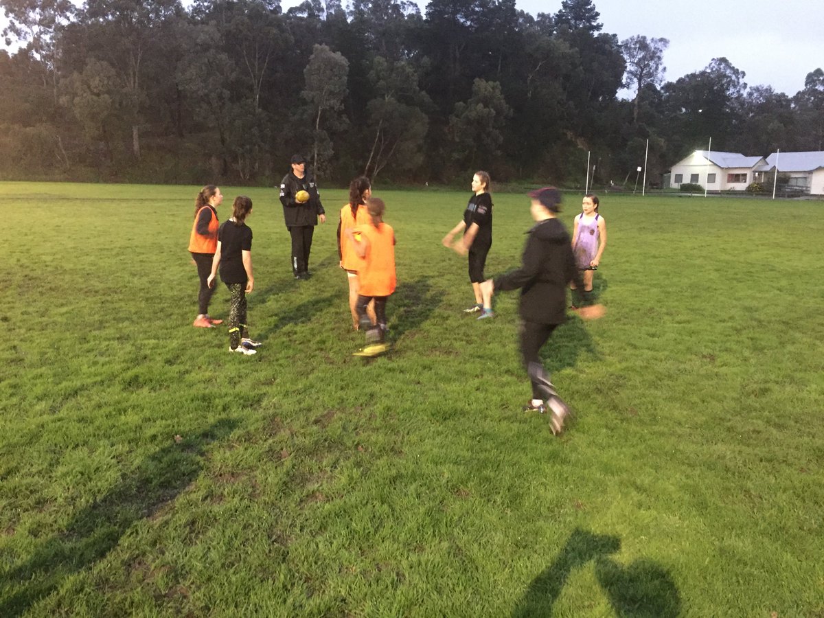 DCWFC's tweet photo. Thanks to @bendigobank our @northernfl stars @NeveConnor &amp; Jess Hall joined @StMarysSFC U12 training!
#Creekers2016 https://t.co/po6dFPfwKm