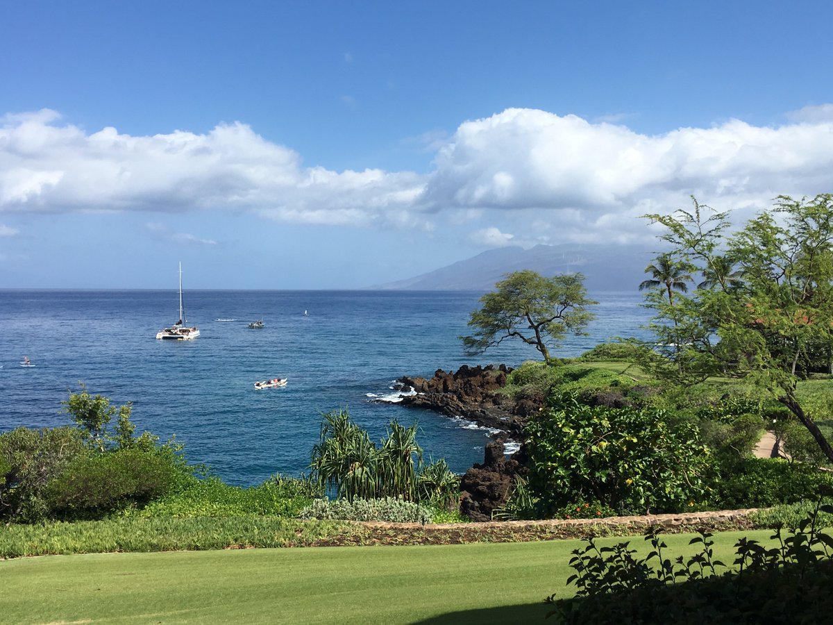 WPointRealty's tweet image. Stunning ocean view from one of the units at Wailea Point.