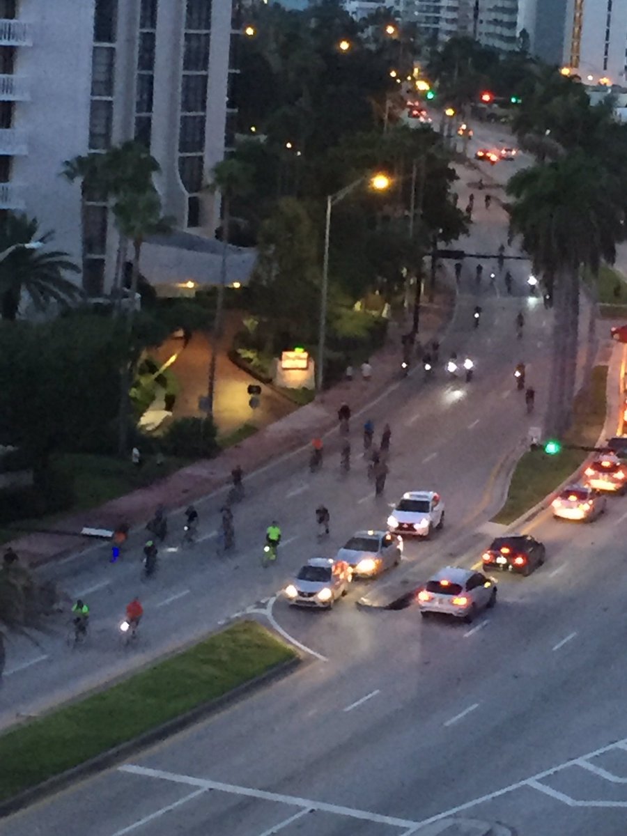 fritaman's tweet image. #criticalmass. #MiamiBeachpolice