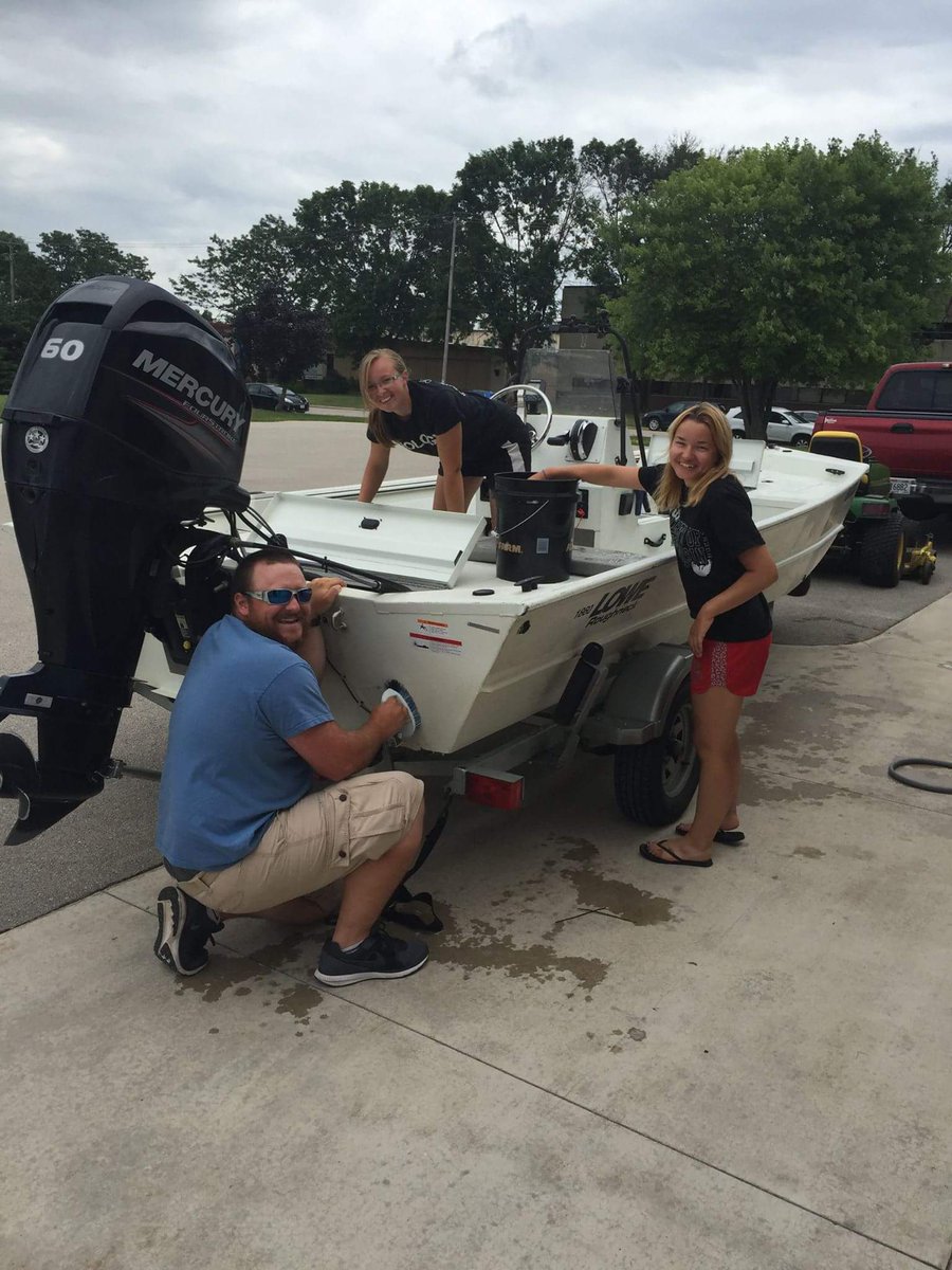 BarlamentJo's tweet image. Gotta keep those boats sparkling! #cleanboats #cleanwater
