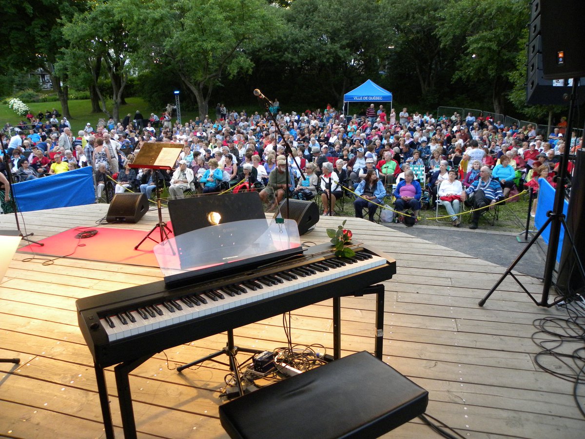 TraitCarr's tweet image. Un public nombreux sous le charme des sopranos @Emiliesoprano et Mélissa Dubé!