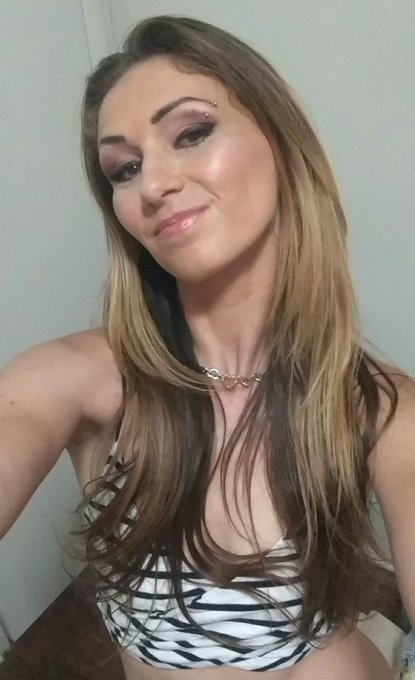 Halfway ready to go out. Wtf do I wear though? https://t.co/8L2AvqQ6g9<a href="/tag/tbt"class="tags"><span>#tbt</span></a>