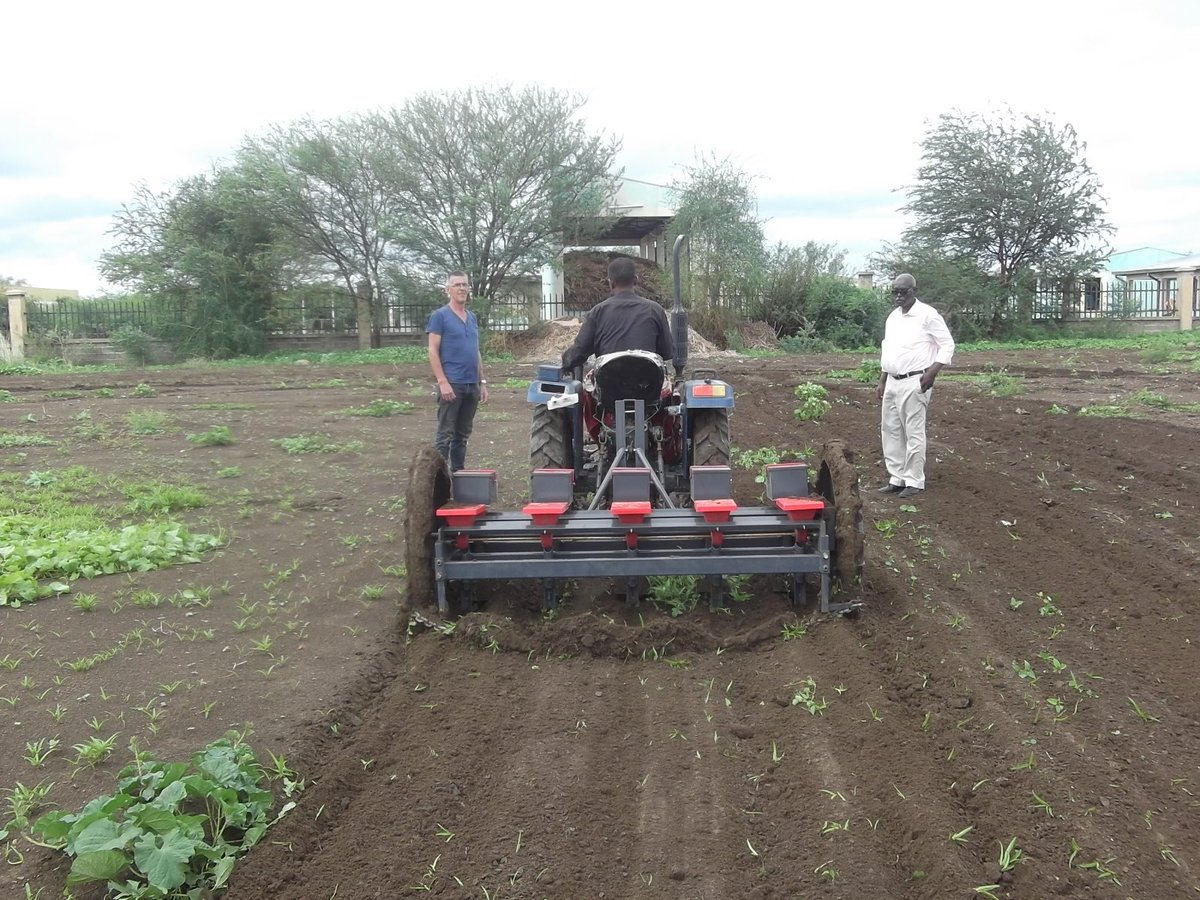 SBNEthiopia's tweet photo. #Demonstration of a small drilling #rowplanter @ Humera  27 July 2016 (HuARC, BENEFIT-SBN &amp; Rhea Composites) https://t.co/9AbNx8GpwO