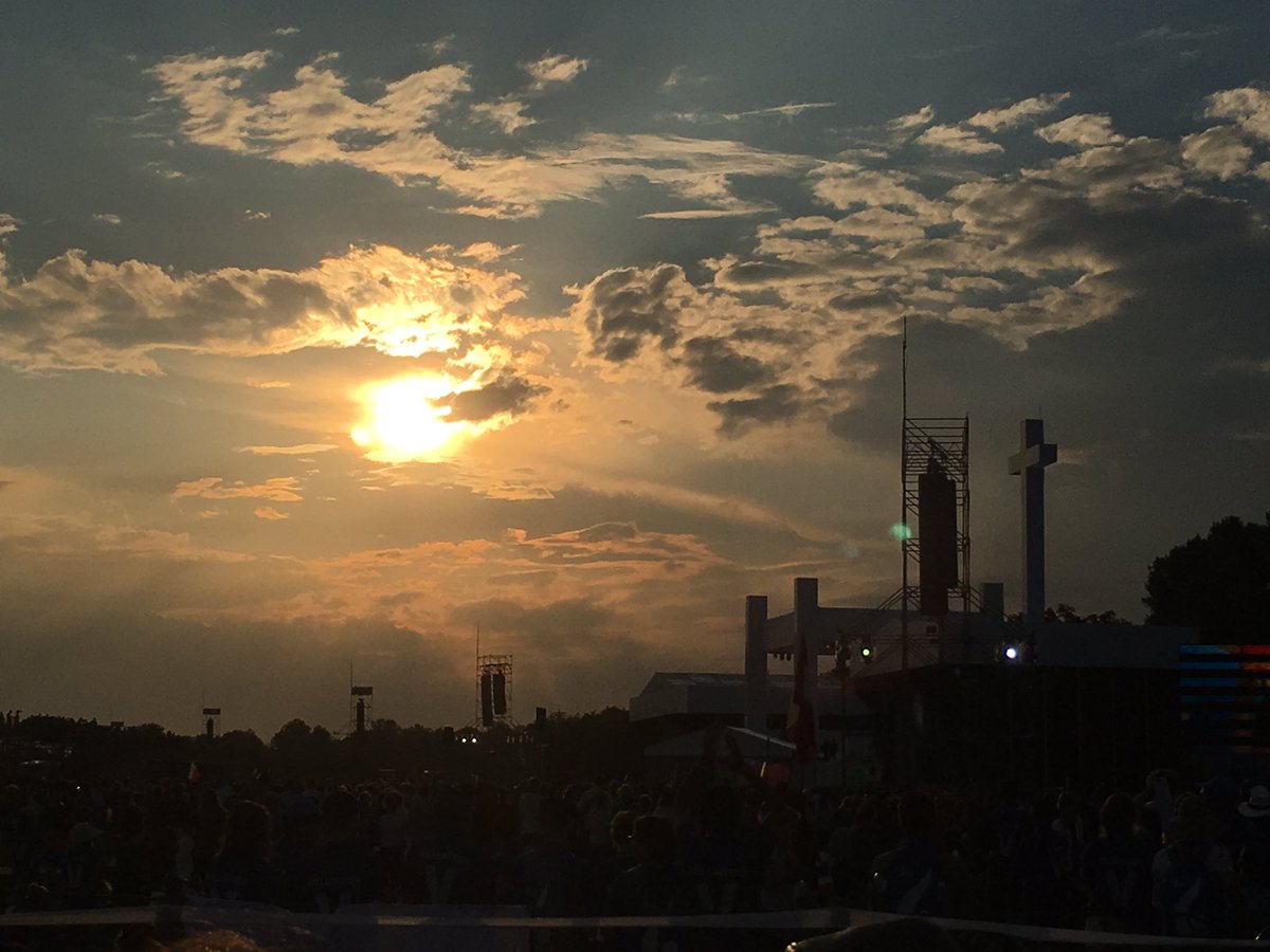 jess___marshall's tweet photo. PopeFrancis has challenged us to be 'Sowers of hope'! #bnewyd16 #Krakow2016 #aussiepilgrims https://t.co/TerRGZbgS2