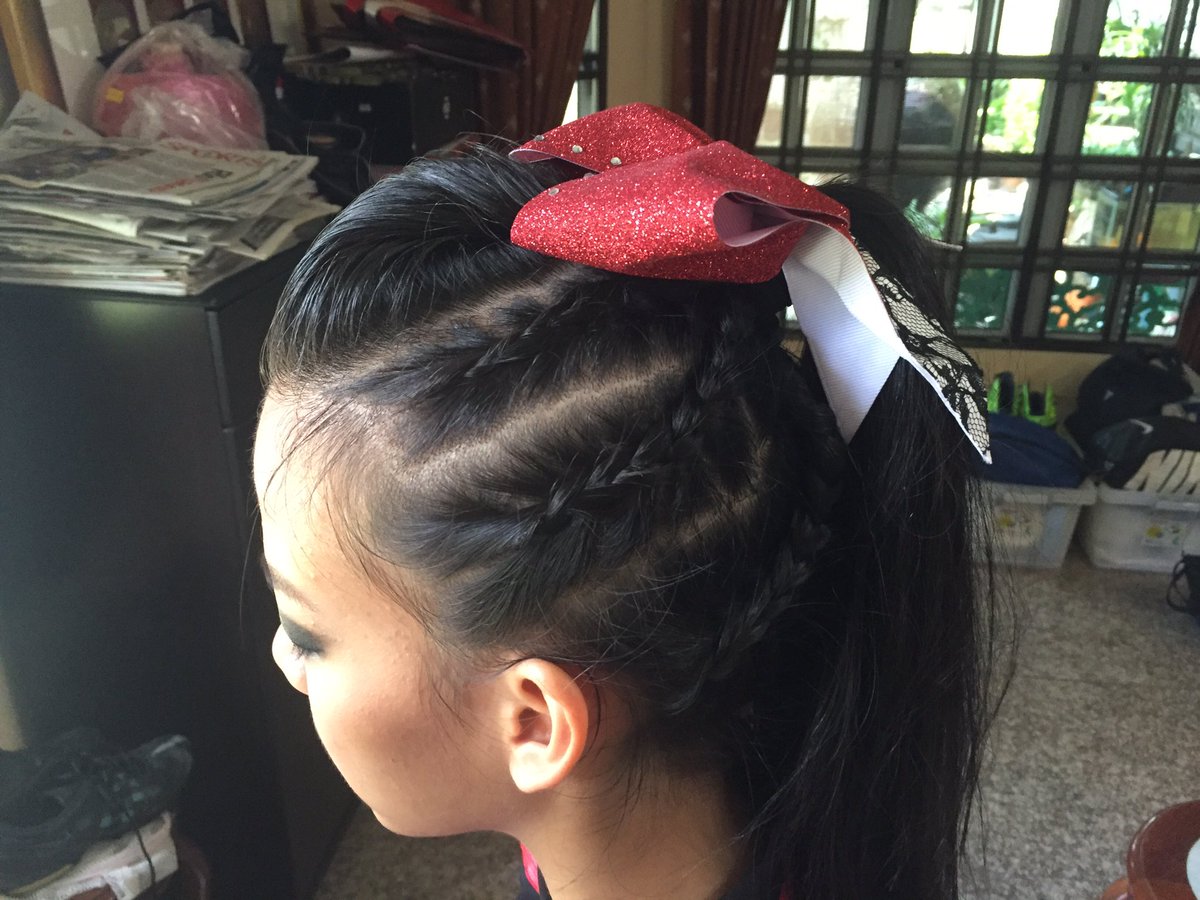 DYNAMICK2016's tweet photo. Dyna's hair &amp; makeup ✔️ 
Special thanks to @mikaela_8200 @natt_alexis @janice_yinmay @lydiayanggg &amp; @_chngyee (sis) https://t.co/ilueu0NGf0