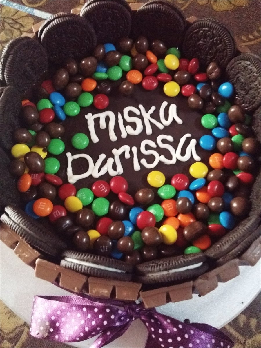 AzwaJatin's tweet image. Belanja customer yg order 300 cupcakes semalam 😘😘 #regularcustomer #moistchocolatecake