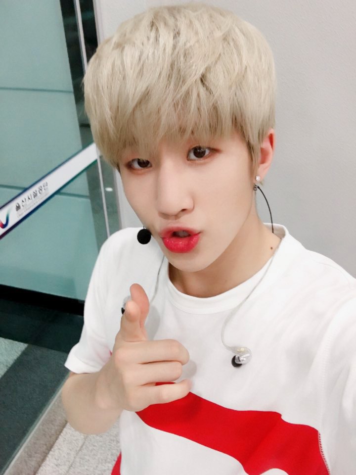 [#아스트로] 잠시 후 3시 45분부터 아스트로가 출연하는 #쇼음악중심 울산특집이 방송됩니다📡 무더위를 시원하게🍦 날려줄 아스트로의 #숨가빠 무대와 #진진 의 #못참겠어 지원사격 무대까지👌 놓치지 마세용😘