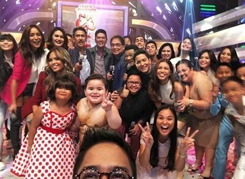 MAINEnatics_BTS's tweet image. ©ryan_agoncillo on IG l @mainedcm

EB Family pic is💜
Bound not by blood but by LOVE.Happy 37th @EatBulaga

#EBisLove