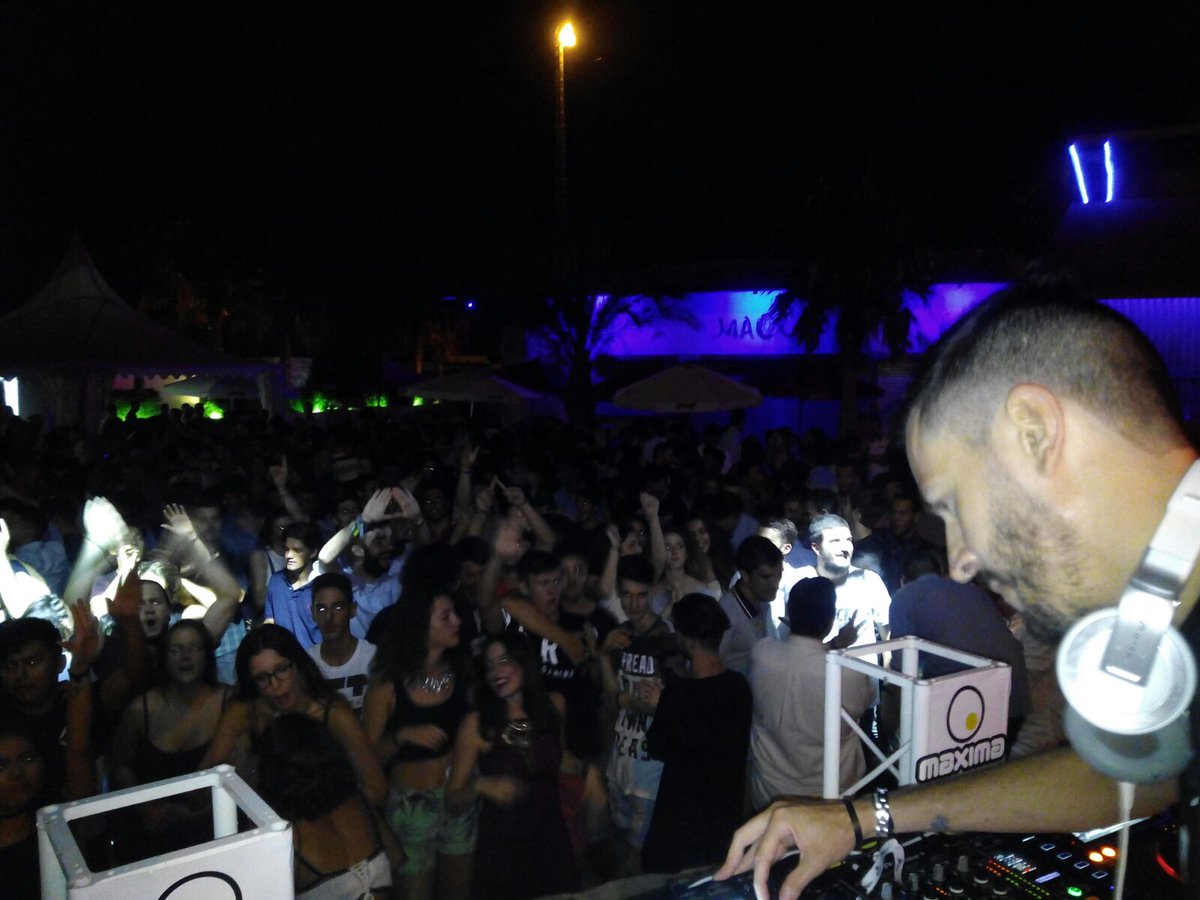 LOS40Dance_RM's tweet photo. @JoseAMdeejay la que estás liando en @MACCAO_FLYER #manosarriba #teatreves? @mucho_max #allnight @MaximaFmMurcia https://t.co/VxukljffAK