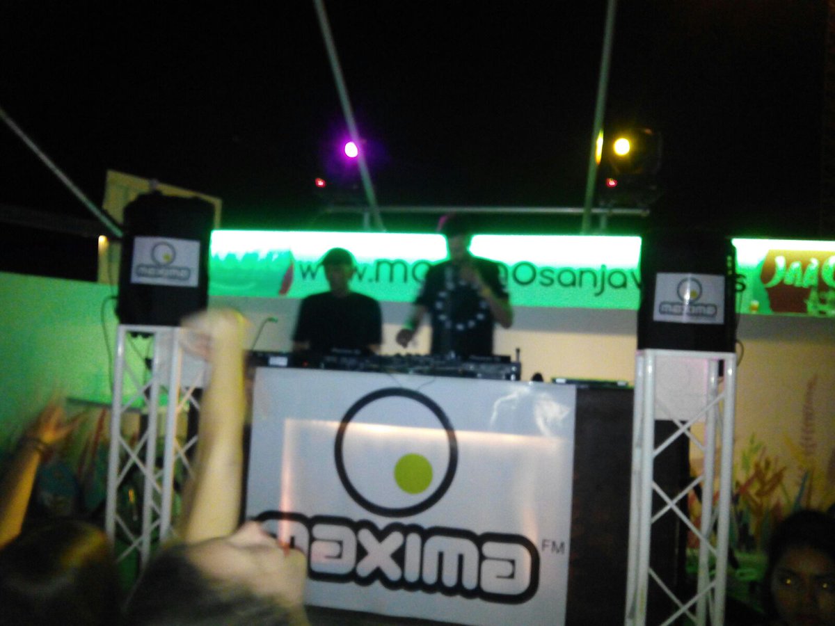 LOS40Dance_RM's tweet photo. @JoseAMdeejay la que estás liando en @MACCAO_FLYER #manosarriba #teatreves? @mucho_max #allnight @MaximaFmMurcia https://t.co/VxukljffAK