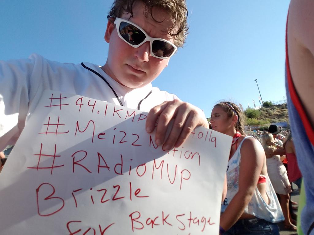 bradthemeizz's tweet photo. #watershed meet n hopefully win backstage waving this sign, #meizznation #bradthemeizz  @941KMPS @kennyjayradio https://t.co/RLPtABuctL