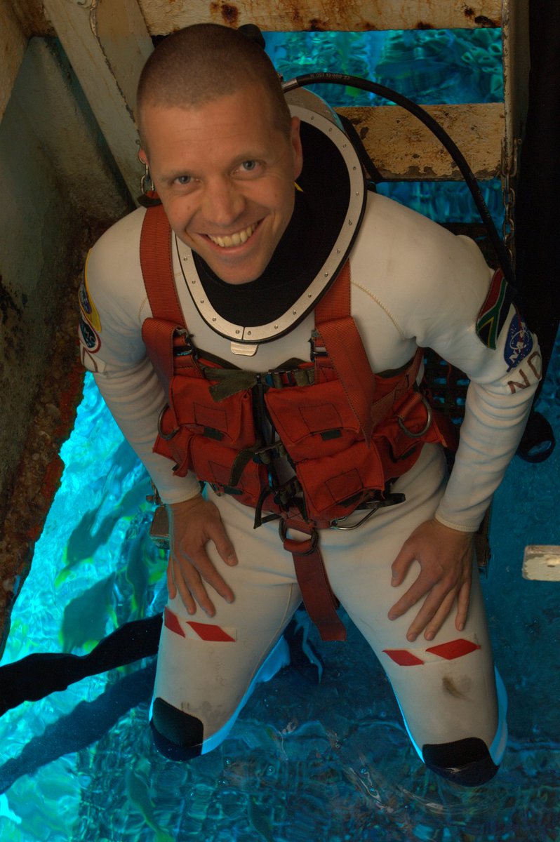 aqua_dutoit's tweet photo. First dive for @dawn_kernagis and me for #NEEMO21 https://t.co/8G9Ns6XRk5