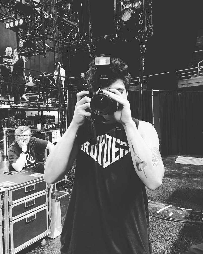 5SOS__id's tweet photo. Hola Guys 😀 https://t.co/04rqW6GpLp