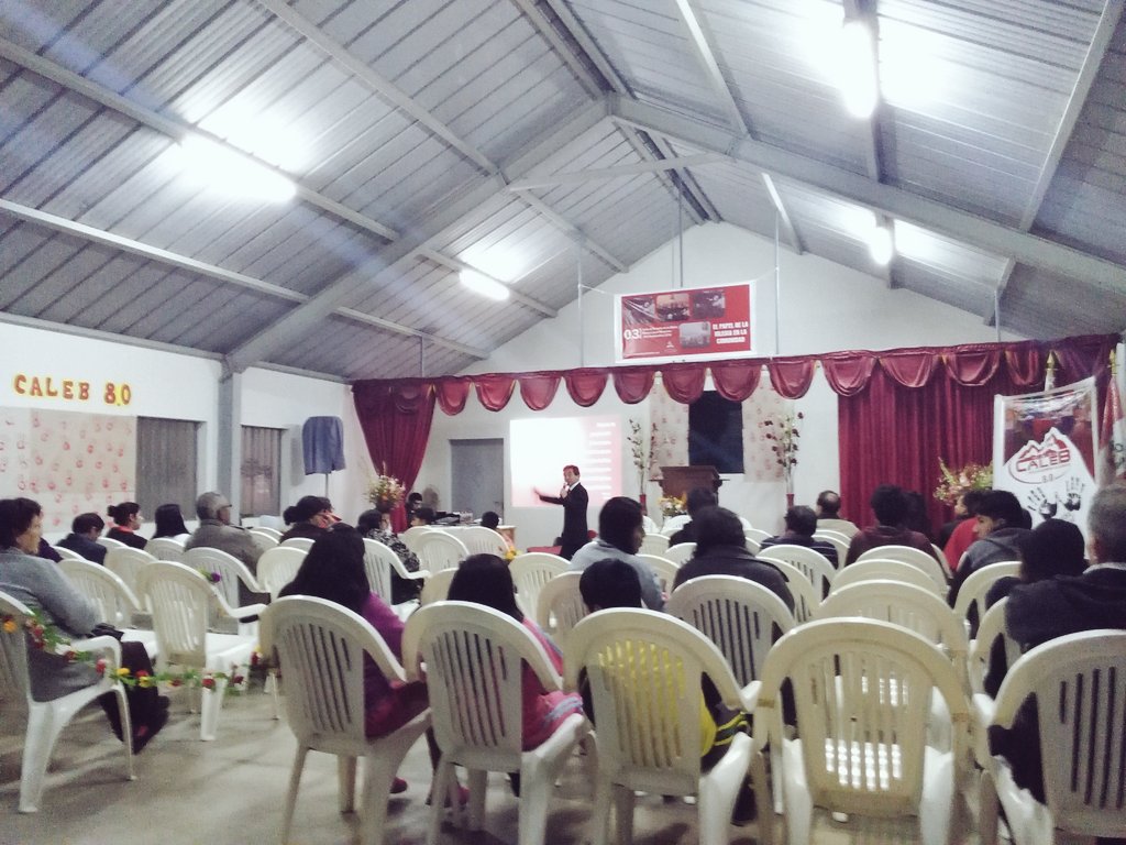 DmPachacutec's tweet photo. Sexta noche de predicación en la Iglesia Central #Pachacutec #Caleb8 #MICOP https://t.co/2ise6rVhbf