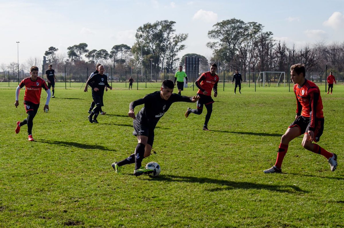 cacc_sde's tweet photo. #PRETEMPORADA imágenes del partido amistoso ante la reserva de #RiverPlate  el jueves pasado en el predio de ezeiza https://t.co/BKN2U4enRD