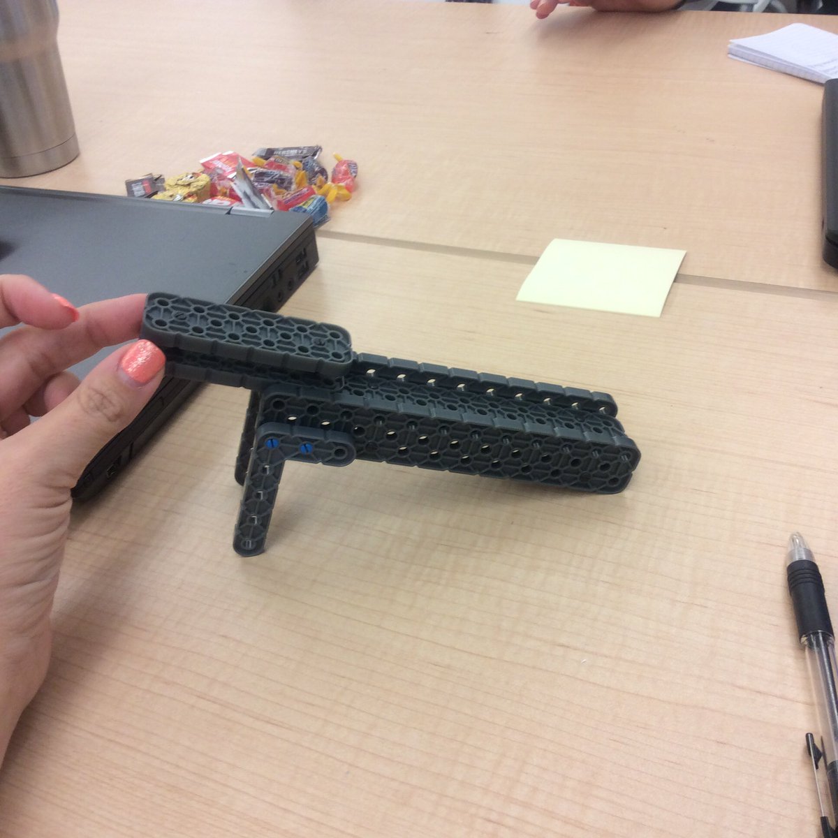 CahoonsKinders's tweet photo. So excited for students @KingElemKnights future! Time to speak our kids language! #pltw #stem #idontjustplayicreate https://t.co/11rZjxjDtu